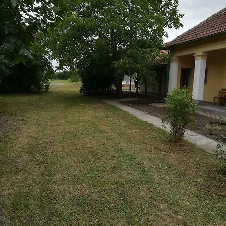 Favorite Vendeghaz Villa Poroszlo Exterior photo